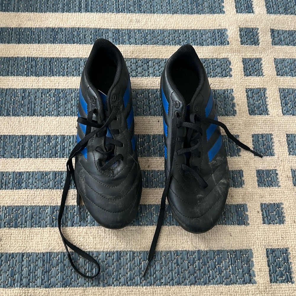 Boys adidas soccer cleats size 6